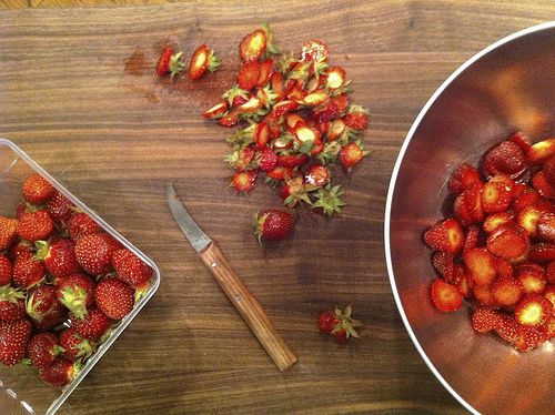 Strawberry trimming