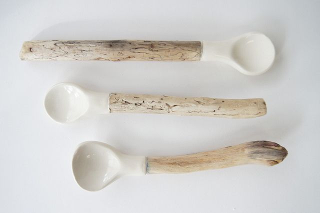 white wooden spoons