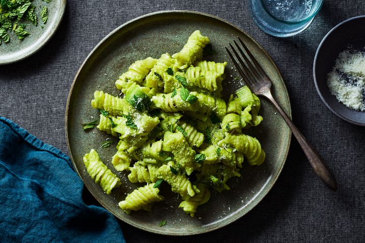 Best Jamie Oliver Green Pasta Recipe - How to Make Jamie Oliver's Super Green  Spaghetti