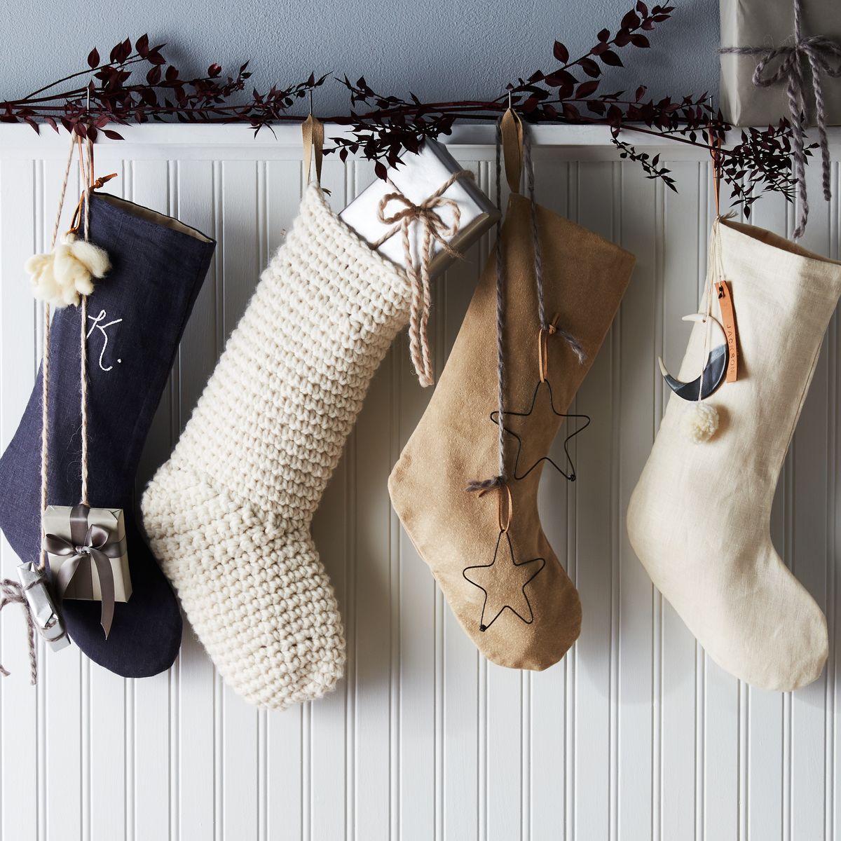 aantal het winkelcentrum oppervlakkig History of Christmas Stockings - Why Do We Hang Stockings at Christmas?