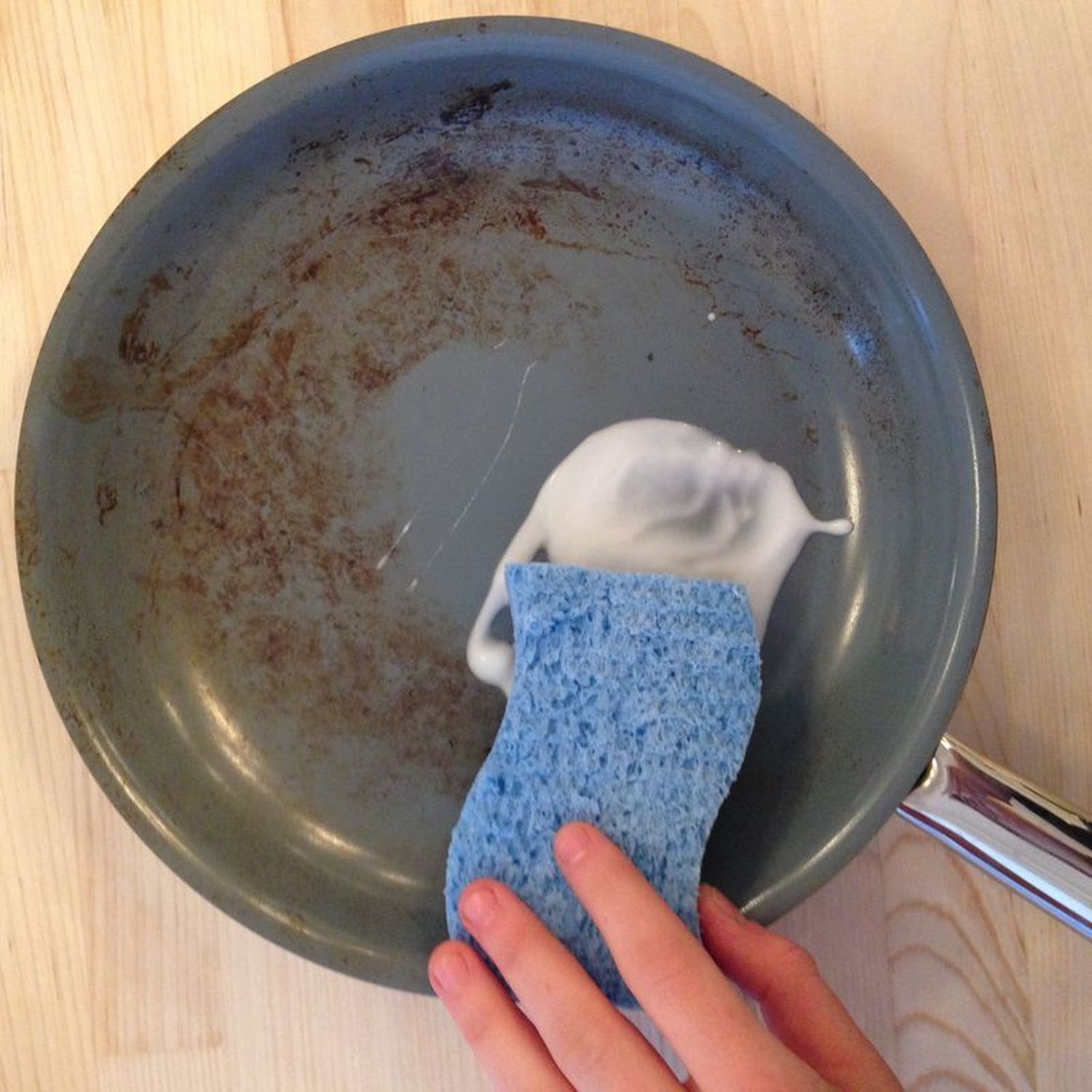 Отмыть окаменевший стиральный. Чистка посуды. Домашнее средство для чистки посуды. Чистка кастрюль. Чистка эмалированной посуды.