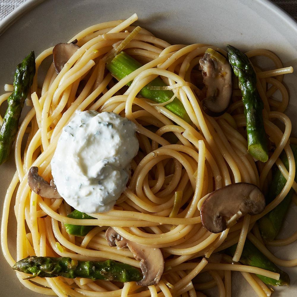 lemony asparagus pasta with mushrooms and herbed ricotta title=lemony asparagus pasta with mushrooms and herbed ricotta