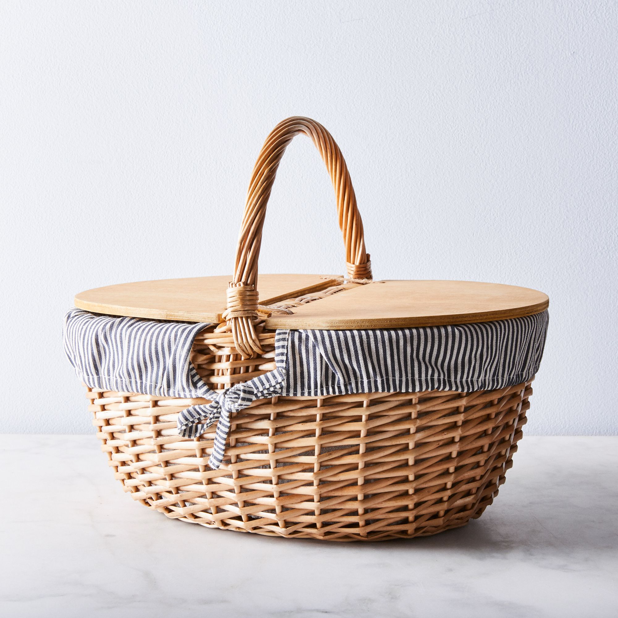 Picnic Time Country Picnic Basket with Navy/White Striped Liner 